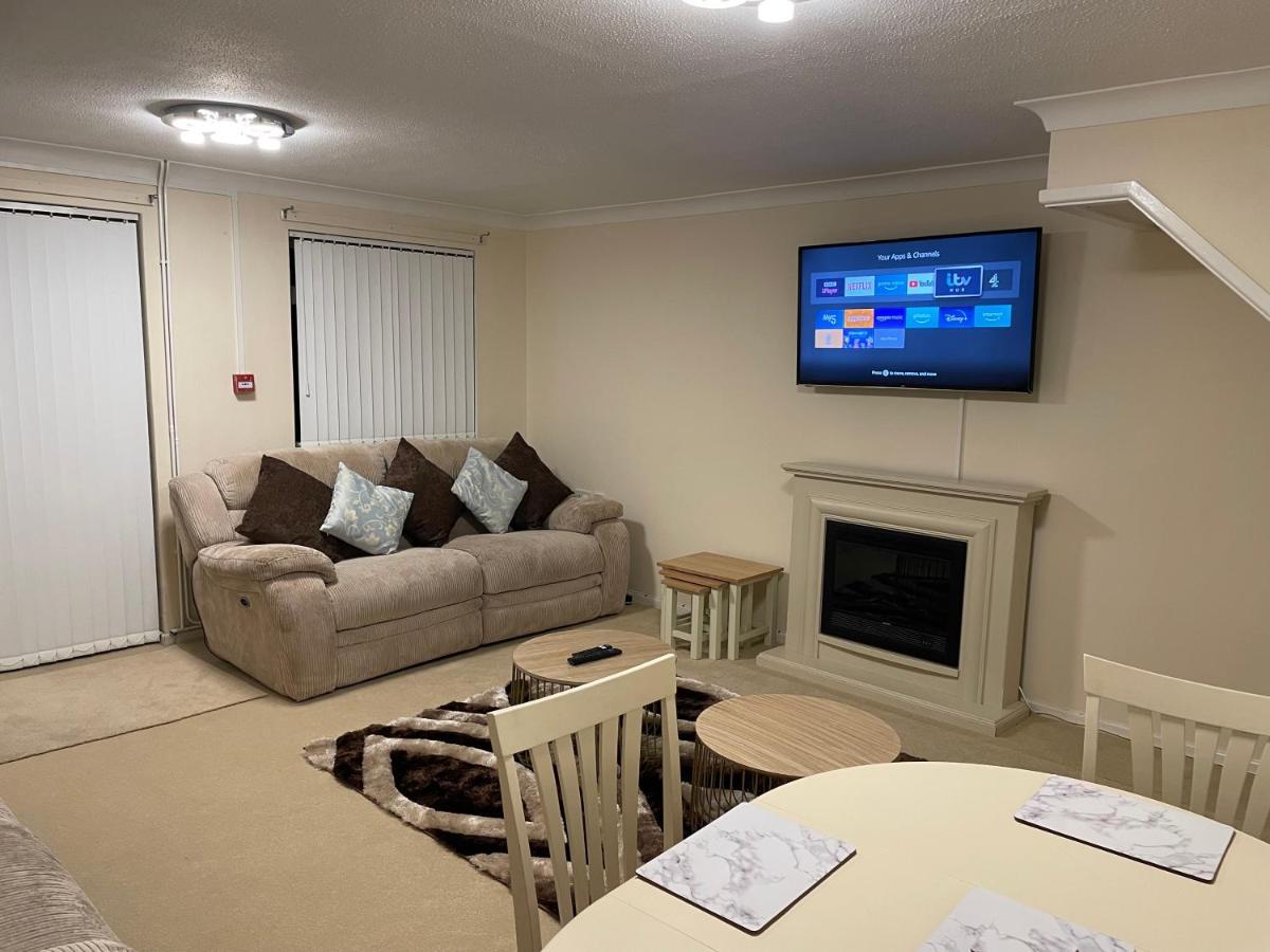 Elegant Devon Villa Luton  Ngoại thất bức ảnh